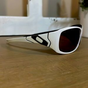 - Womens Oakley sunglasses- white & brown  model 6115.